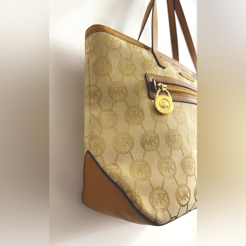 Michael Kors Signature Jet Set Tote Bag Tan/beige 14.5 x 9.5” Approximately - Picture 8 of 9